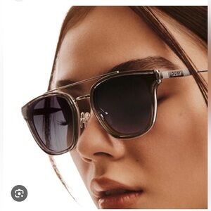 Quay 🔥🕶️ GETAWAY Gray Chrome Unisex sunglasses
